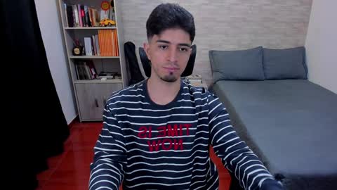 Snapshot of aaron_paul_ chatting on 12-03-24, 08:28 Aaron online show from 12-03-24, 08:28