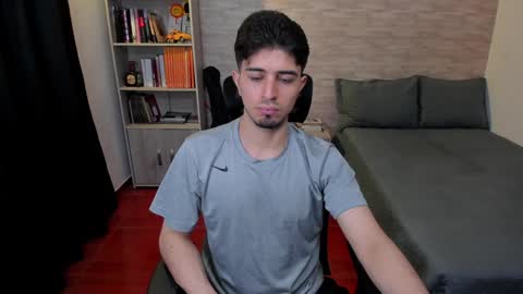 Snapshot of aaron_paul_ chatting on 12-07-24, 06:59 Aaron online show from 12-07-24, 06:59