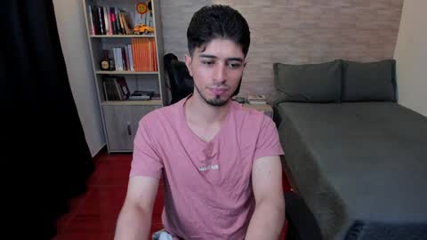 Snapshot of aaron_paul_ chatting on 12-11-24, 09:55 Aaron online show from 12-11-24, 09:55