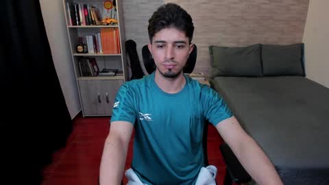 Snapshot of aaron_paul_ chatting on 12-14-24, 08:40 Aaron online show from 12-14-24, 08:40