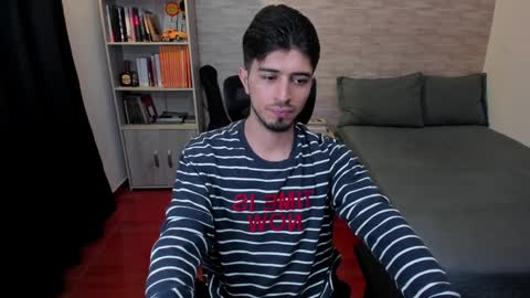 Snapshot of aaron_paul_ chatting on 12-15-24, 10:26 Aaron online show from 12-15-24, 10:26