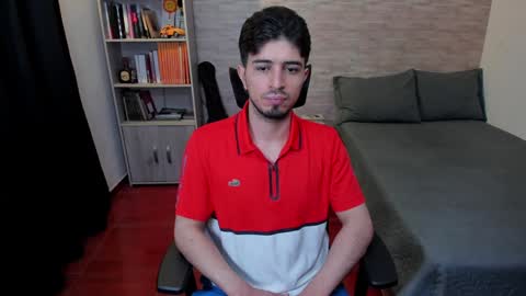 Snapshot of aaron_paul_ chatting on 12-16-24, 07:00 Aaron online show from 12-16-24, 07:00