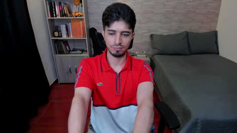 Snapshot of aaron_paul_ chatting on 12-16-24, 10:03 Aaron online show from 12-16-24, 10:03