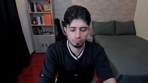 Snapshot of aaron_paul_ chatting on 12-23-24, 08:14 Aaron online show from 12-23-24, 08:14