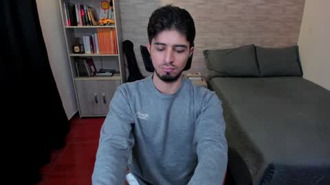 Snapshot of aaron_paul_ chatting on 12-27-24, 10:05 Aaron online show from 12-27-24, 10:05