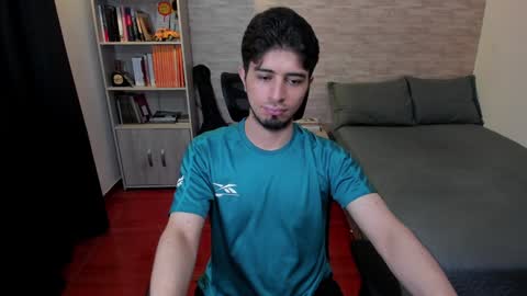 Snapshot of aaron_paul_ chatting on 01-08-25, 11:09 Aaron online show from 01-08-25, 11:09