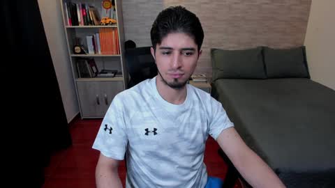 Snapshot of aaron_paul_ chatting on 01-10-25, 11:18 Aaron online show from 01-10-25, 11:18