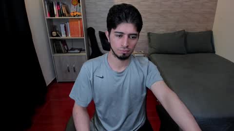 Snapshot of aaron_paul_ chatting on 01-15-25, 08:26 Aaron online show from 01-15-25, 08:26