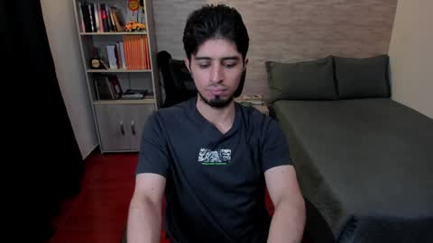 Snapshot of aaron_paul_ chatting on 01-17-25, 10:56 Aaron online show from 01-17-25, 10:56