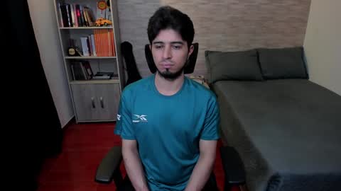 Snapshot of aaron_paul_ chatting on 01-23-25, 10:33 Aaron online show from 01-23-25, 10:33