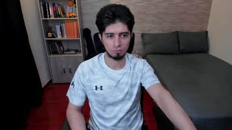 Snapshot of aaron_paul_ chatting on 01-25-25, 09:04 Aaron online show from 01-25-25, 09:04