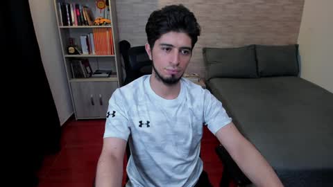 Snapshot of aaron_paul_ chatting on 01-26-25, 12:05 Aaron online show from 01-26-25, 12:05