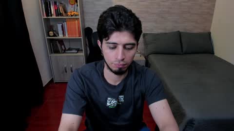 Snapshot of aaron_paul_ chatting on 01-27-25, 12:33 Aaron online show from 01-27-25, 12:33