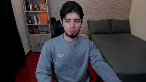 Snapshot of aaron_paul_ chatting on 01-27-25, 05:26 Aaron online show from 01-27-25, 05:26