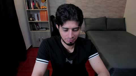 Snapshot of aaron_paul_ chatting on 01-28-25, 06:39 Aaron online show from 01-28-25, 06:39