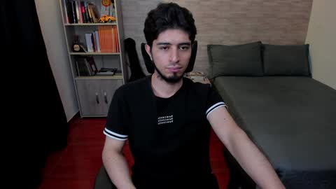 Snapshot of aaron_paul_ chatting on 01-28-25, 09:40 Aaron online show from 01-28-25, 09:40