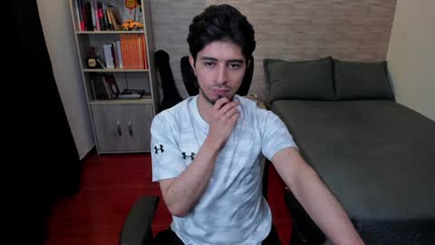 Snapshot of aaron_paul_ chatting on 02-03-25, 09:07 Aaron online show from 02-03-25, 09:07