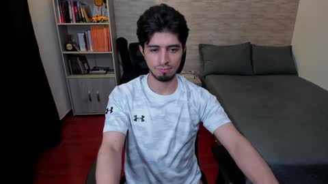 Snapshot of aaron_paul_ chatting on 02-04-25, 12:08 Aaron online show from 02-04-25, 12:08