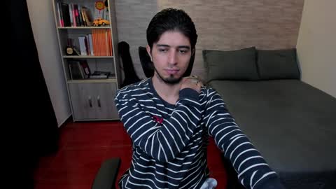 Snapshot of aaron_paul_ chatting on 02-07-25, 07:17 Aaron online show from 02-07-25, 07:17