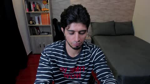 Snapshot of aaron_paul_ chatting on 02-07-25, 10:20 Aaron online show from 02-07-25, 10:20