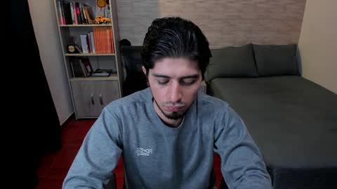 Snapshot of aaron_paul_ chatting on 02-11-25, 08:52 Aaron online show from 02-11-25, 08:52