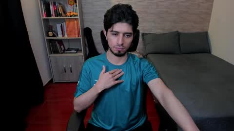 Snapshot of aaron_paul_ chatting on 02-12-25, 10:15 Aaron online show from 02-12-25, 10:15