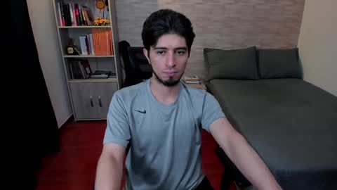 Snapshot of aaron_paul_ chatting on 02-14-25, 11:42 Aaron online show from 02-14-25, 11:42