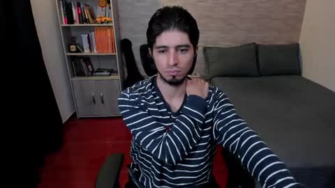 Snapshot of aaron_paul_ chatting on 02-16-25, 10:21 Aaron online show from 02-16-25, 10:21