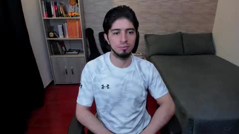 Snapshot of aaron_paul_ chatting on 02-17-25, 08:58 Aaron online show from 02-17-25, 08:58