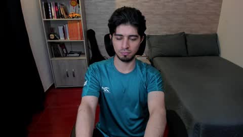 Snapshot of aaron_paul_ chatting on 02-21-25, 09:43 Aaron online show from 02-21-25, 09:43