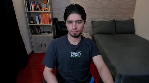 Snapshot of aaron_paul_ chatting on 02-22-25, 10:42 Aaron online show from 02-22-25, 10:42