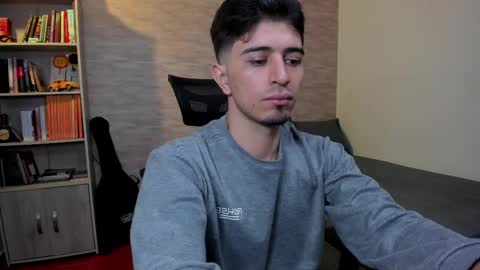 Snapshot of aaron_paul_ chatting on 02-25-25, 07:14 Aaron online show from 02-25-25, 07:14