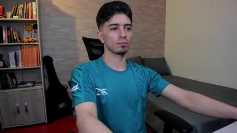 Snapshot of aaron_paul_ chatting on 02-26-25, 08:11 Aaron online show from 02-26-25, 08:11