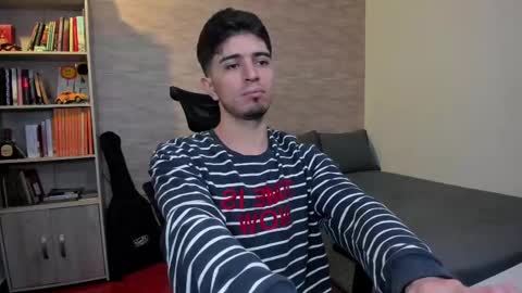 Snapshot of aaron_paul_ chatting on 02-28-25, 08:28 Aaron online show from 02-28-25, 08:28