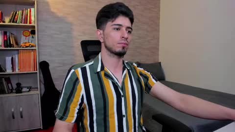 Snapshot of aaron_paul_ chatting on 03-09-25, 07:26 Aaron online show from 03-09-25, 07:26