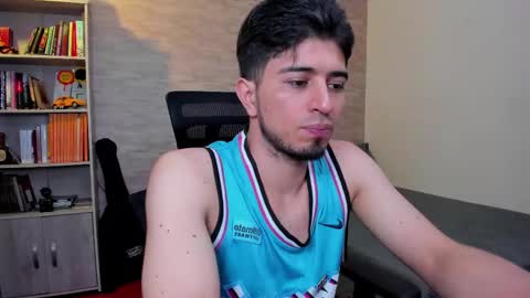 Snapshot of aaron_paul_ chatting on 03-11-25, 07:03 Aaron online show from 03-11-25, 07:03