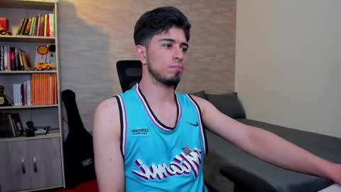 Snapshot of aaron_paul_ chatting on 03-11-25, 10:09 Aaron online show from 03-11-25, 10:09