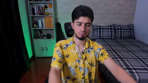 Snapshot of aaron_paul_ chatting on 09-13-25, 07:02 Aaron online show from 09-13-25, 07:02