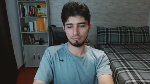 Snapshot of aaron_paul_ chatting on 09-27-25, 06:13 Aaron online show from 09-27-25, 06:13