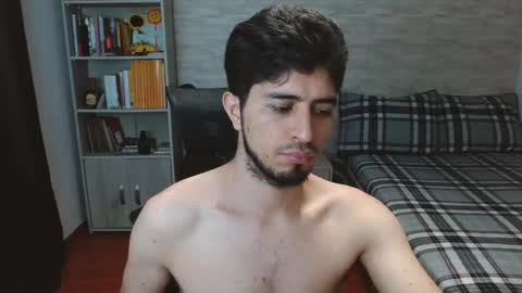 Snapshot of aaron_paul_ chatting on 09-30-25, 07:02 Aaron online show from 09-30-25, 07:02