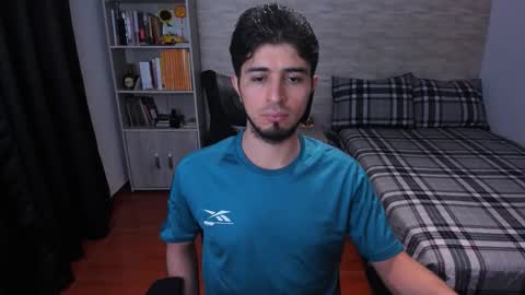 Snapshot of aaron_paul_ chatting on 10-02-25, 08:27 Aaron online show from 10-02-25, 08:27