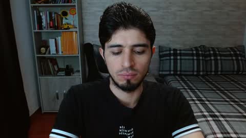 Snapshot of aaron_paul_ chatting on 10-04-25, 07:34 Aaron online show from 10-04-25, 07:34