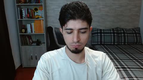 Snapshot of aaron_paul_ chatting on 10-27-25, 06:45 Aaron online show from 10-27-25, 06:45