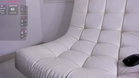 Snapshot of aaron_tate chatting on 11-25-25, 12:43 Aaron Tate online show from 11-25-25, 12:43