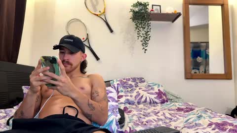 Snapshot of aaron_wheel chatting on 05-04-26, 02:40 aaron_wheel online show from 05-04-26, 02:40