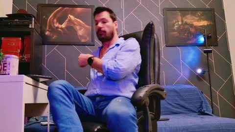 Snapshot of aaronbomer chatting on 01-20-25, 03:48 Aaron online show from 01-20-25, 03:48