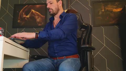 Snapshot of aaronbomer chatting on 02-14-25, 07:17 Aaron online show from 02-14-25, 07:17