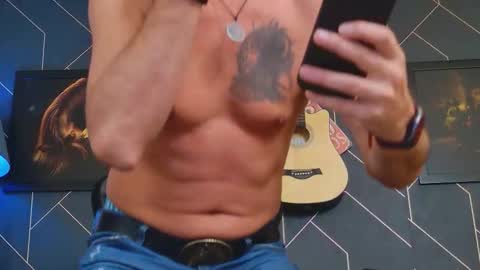 Snapshot of aaronbomer chatting on 09-16-25, 06:25 Aaron online show from 09-16-25, 06:25