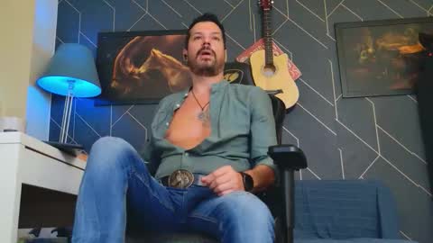 Snapshot of aaronbomer chatting on 09-23-25, 05:43 Aaron online show from 09-23-25, 05:43