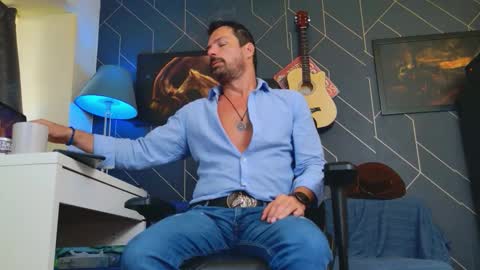 Snapshot of aaronbomer chatting on 09-27-25, 12:32 Aaron online show from 09-27-25, 12:32